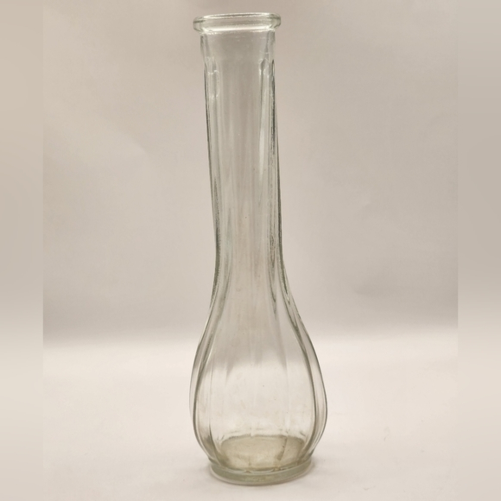 E.O. Brody Co. Clear Glass Swirl Design Vase (C900)